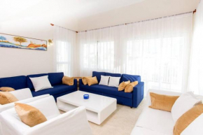 Pristine 4BR Beachfront Getaway with Pool & Rooftop